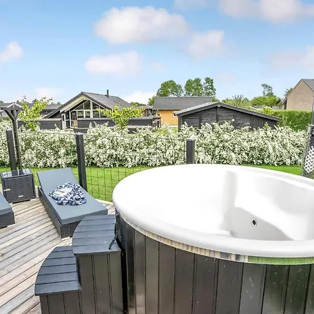 Stunning In Sydals With 4 Bedrooms And Wifi * Nedre Lysabild